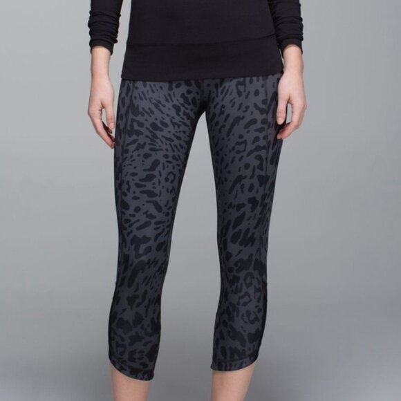 Lululemon Just Breathe Crop Animal Swirl Deep Coal Light Black Capri Legging - Picture 3 of 14